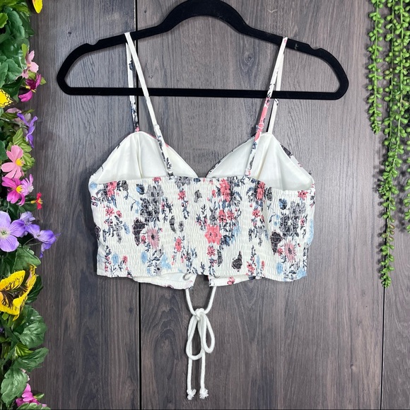 =💙2/$40💙NWT Vanilla Sky Floral Printed Lace Up Crop Top Size Medium - Picture 9 of 16